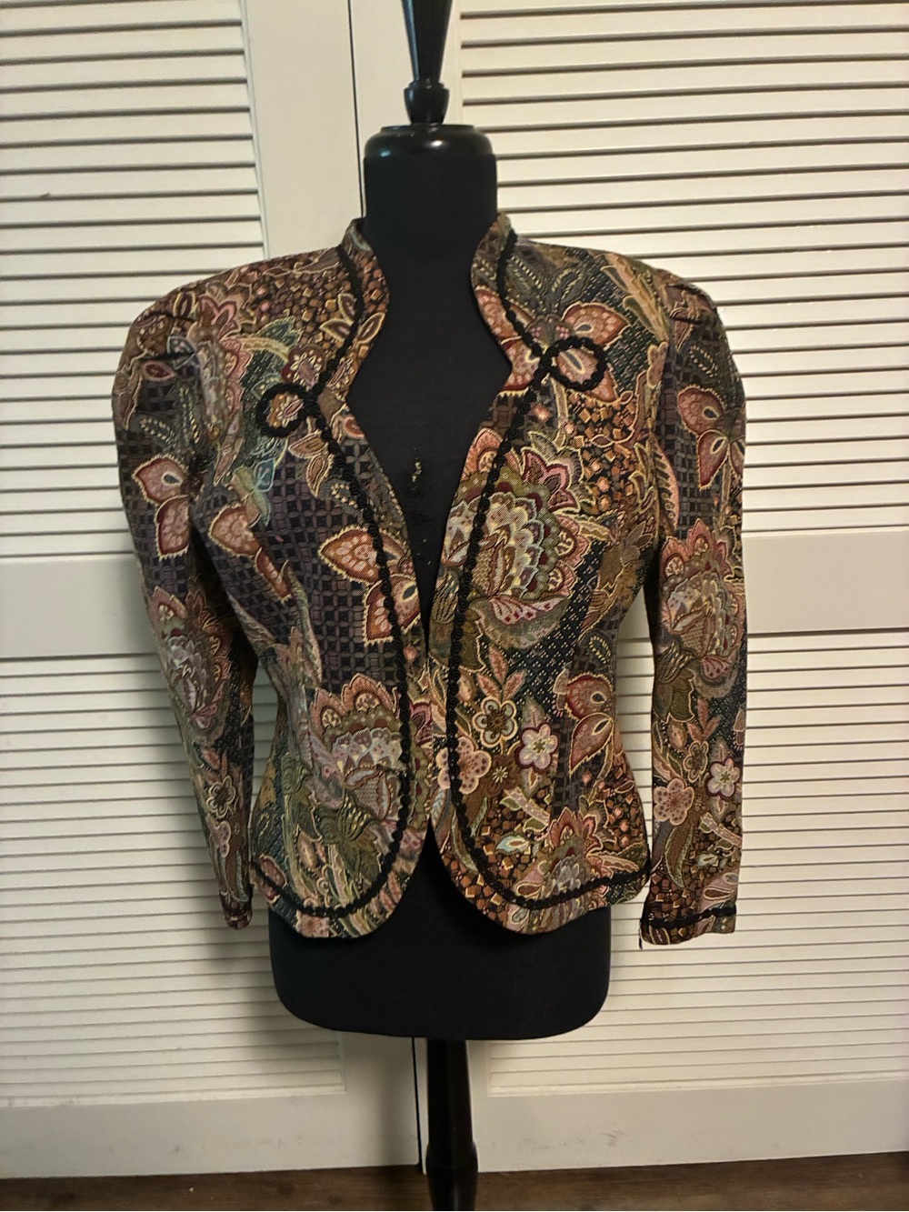 Cachet Multicolor Paisley Embroidered Tailored Jacket